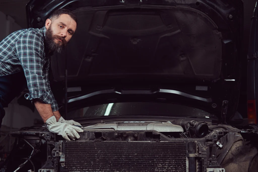 Lavagem de motor: como limpar e proteger com verniz de motor sem riscos