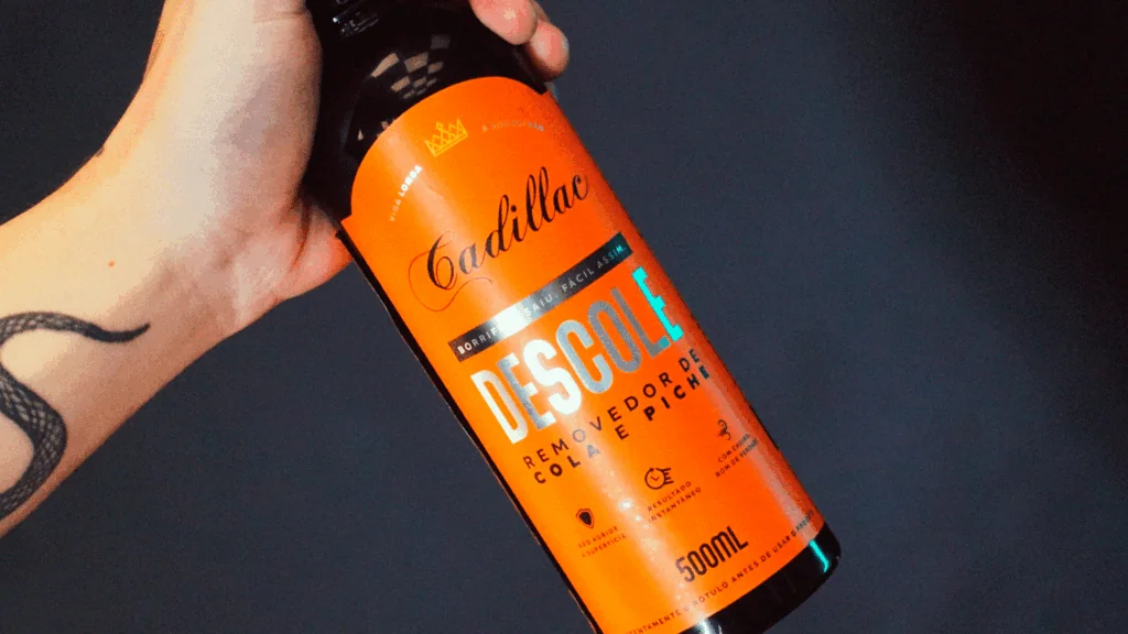Descole Cadillac – o poder do óleo de laranja na remoção de cola e piche
